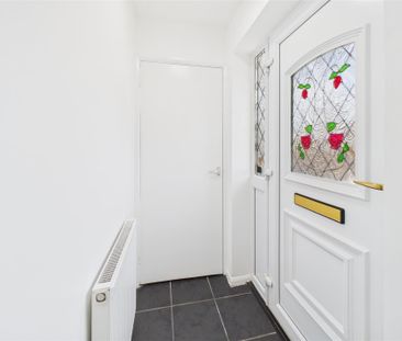 2 bedroom Semi-detached bungalow to rent - Photo 4