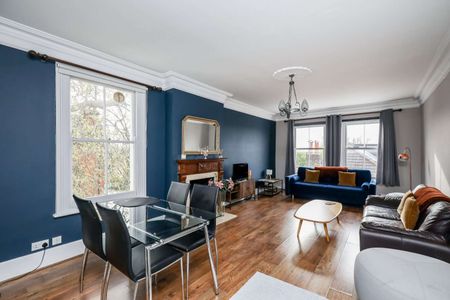 Spacious two bedroom split-level apartment by Richmond town centre - Photo 3