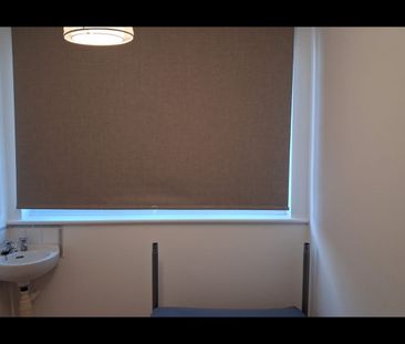 Room in a Shared Flat, Swanwick Close, SW15 - Photo 5
