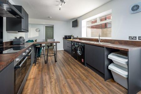 1 bedroom in a house share to rent - Photo 5