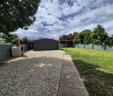 9 Robert Crescent, Wodonga VIC 3690 - House For Rent | Domain - Photo 2