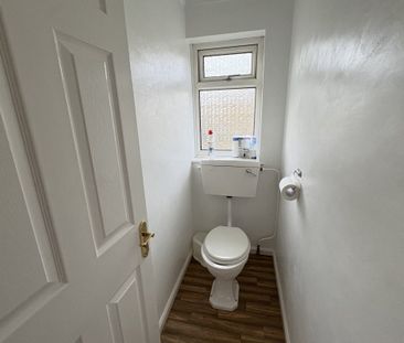 Melvyn Close - Photo 4