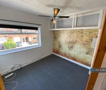 3 bedroom semi-detached house to rent - Photo 4