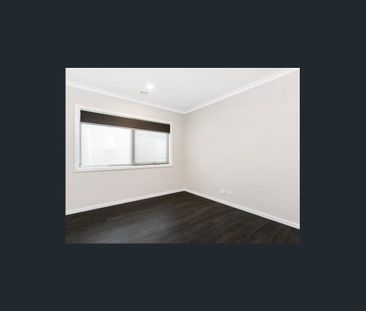 Stunning 4-Bedroom Beechwood Home with Exceptional Upgrades - Photo 2