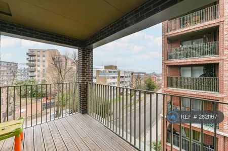 3 bedroom flat to rent - Photo 2