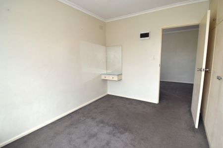 Prime Location - Walk to Supermarkets, Glenhuntly Train Station, Trams, Buses - Photo 5