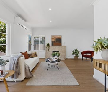 Beautifully Renovated 4 bedroom Family Home in Prime Oakleigh South - Photo 4