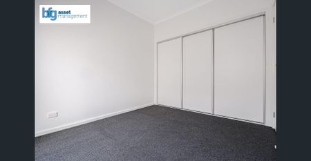 Spacious 4 Bedroom Family Haven with Double Lock-Up Garage! - Photo 4