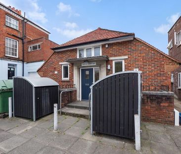 6 bedroom detached house to rent - Photo 1