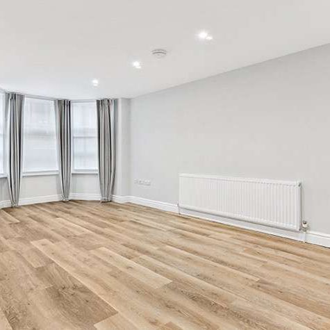 A modern two bedroom lateral flat located in a secure period building in the heart of Mayfair. - Photo 1