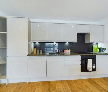 Ground floor flat to rent on - Photo 5