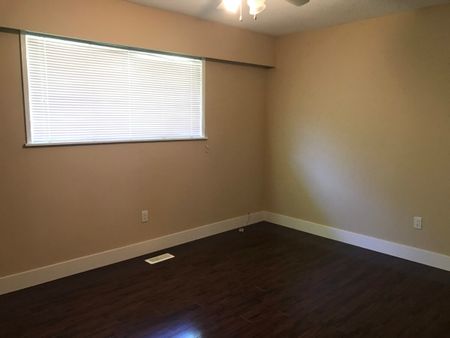 5 Bedroom Home next to Fishtrap Creek! - Photo 5