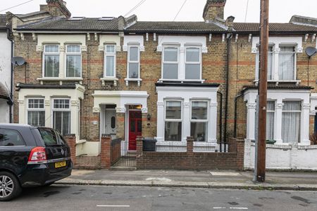 2 Bed Terraced House, Melford Road, E11 - Photo 2