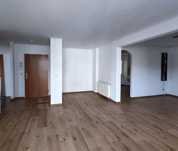 Neu renovierte 2-Zimmer-Wohnung mit Balkon - im Zentrum! - Photo 1