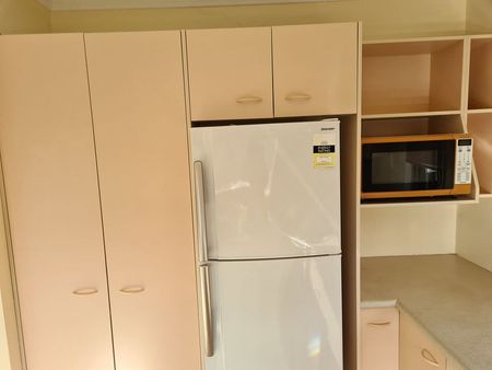 A large Spacious - one bedroom Flat - Semi Furnish - Photo 2