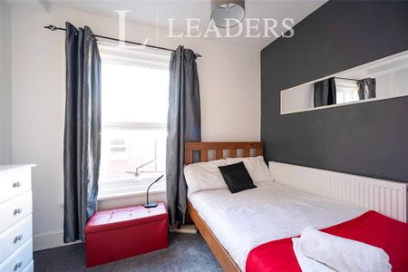 6 bedroom terraced house to rent - Photo 4