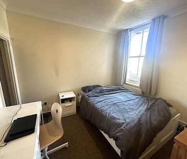 York Road, Canterbury - Photo 3