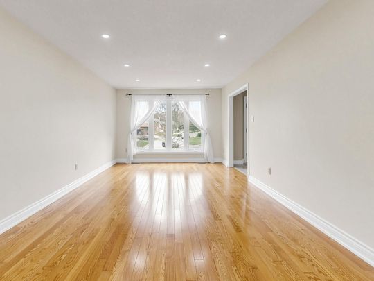 For Lease - 86 Howlett Avenue, Newmarket, Ontario - Photo 1