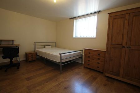 1 bedroom in a house share to rent - Photo 4