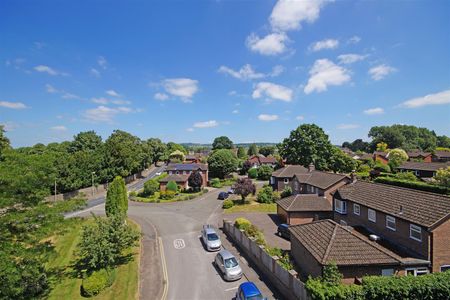 A 1 Bedroom Flat in Charlton Kings GL53 9BQ - Photo 3