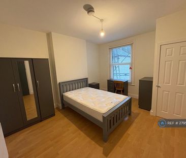 1 bedroom in a house share to rent - Photo 2