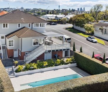 Refined Family Living on Prestigious Victoria Avenue - Photo 4