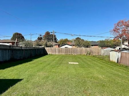 For Lease - 368 Sharon Avenue Unit# Main, Oshawa, Ontario - Photo 2