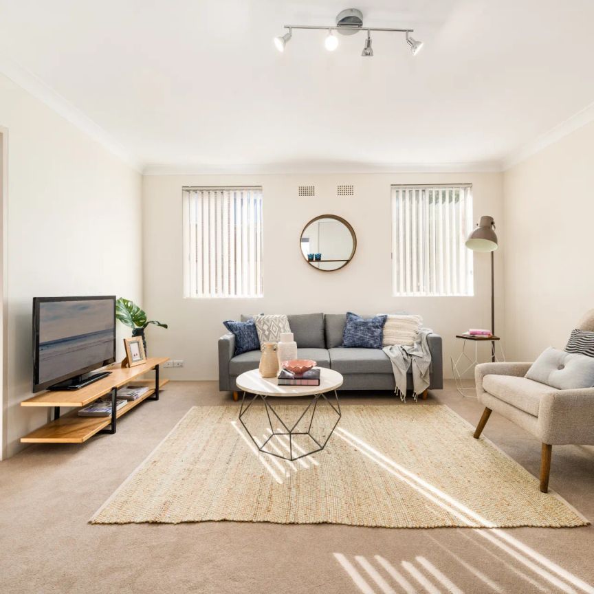 Light drenched and spacious with an unbeatable setting - Photo 1