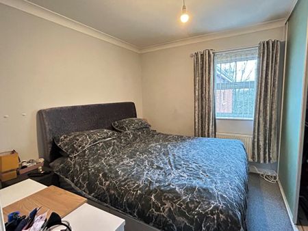 3 bedroom flat to rent - Photo 3