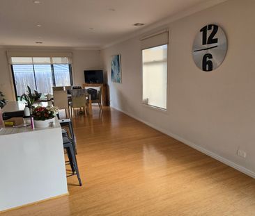 Modern 4-Bedroom Home with Flexible Living Spaces - in a Quiet Cour... - Photo 2