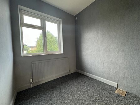 3 Bedroom Terraced - Photo 2