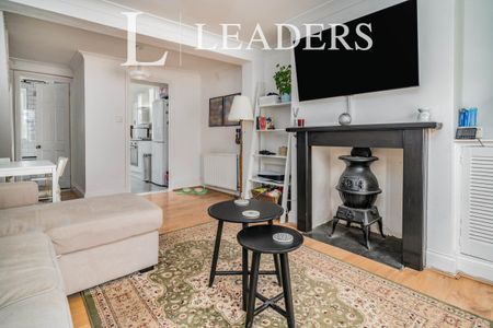 2 bedroom house to rent Holywell Hill, St. Albans, AL1 - Photo 3