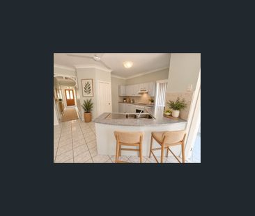 Charming 3-Bedroom Cottage with 2 Air Cons in a Peaceful, Leafy Loc... - Photo 3