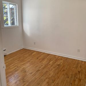 3 1/2 CHAUFFE EAU CHAUDE PRES DU METRO A AHUNTSIC - Photo 2