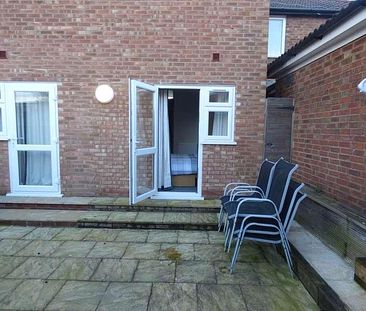 Room With Patio In Stapleford Road, Luton, LU2 - Photo 5