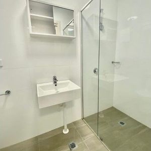 Modern Studio Apartment - Photo 2