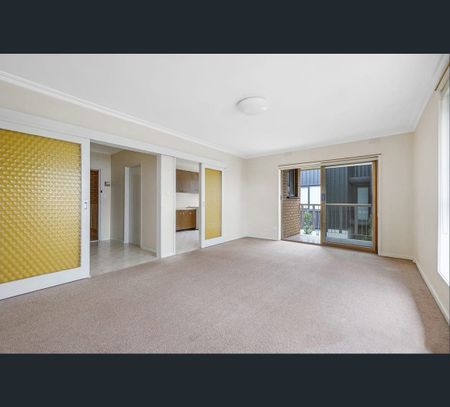 1/1 Forrester Street, Essendon, Vic 3040 - Photo 3