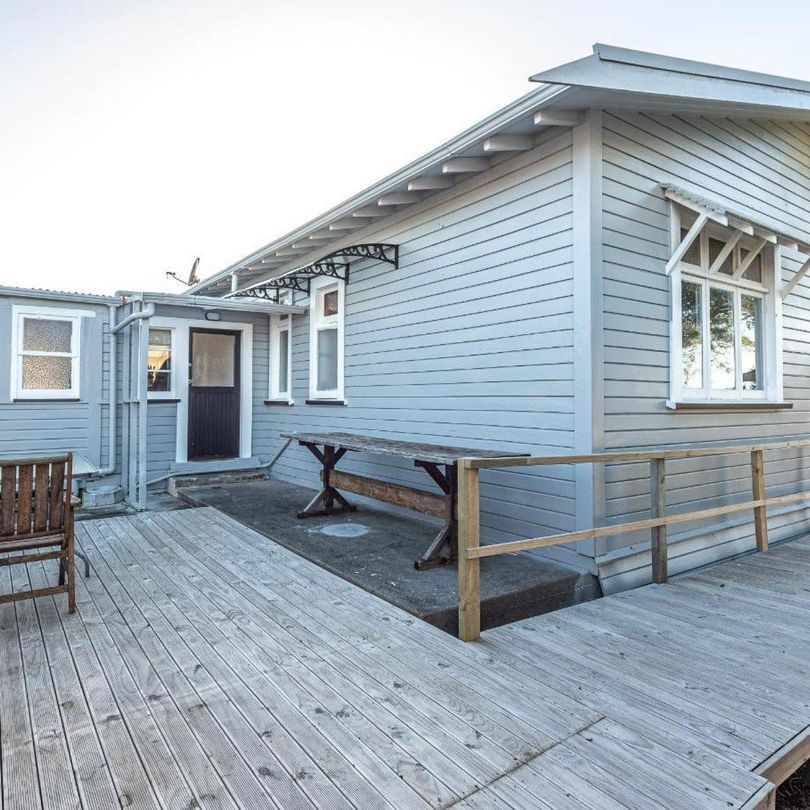 Family home in the heart of Springvale - Photo 1