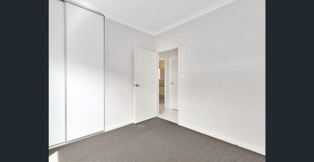 3 bed-2 bath-Great Location! - Photo 4
