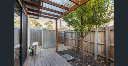 Modern 2 Bedroom Residence For Rent Just Moments To Everything! - Photo 4