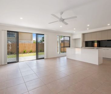 Stylish 2 Level, 4 Bedroom Stand Alone Townhouse - Close to Everyth... - Photo 2