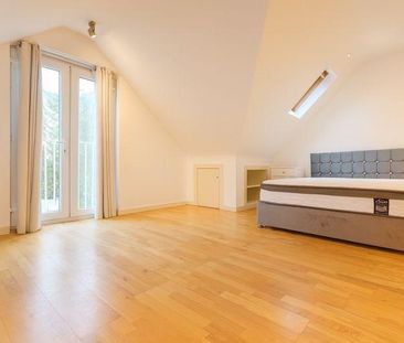 3 bedroom flat to rent - Photo 4
