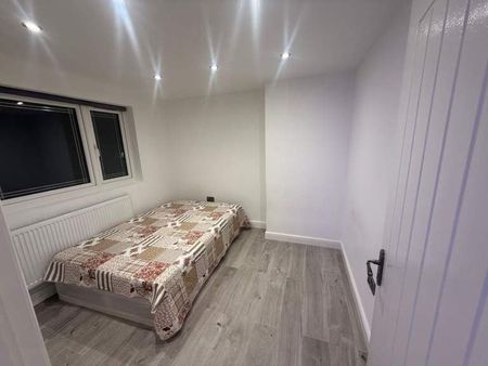 Room in a Shared House, Shere Road, IG2 - Photo 5