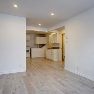 3 1/2 rénové à neuf à St-Eustache - Libre maintenant - TOUT INCLUS - Photo 2