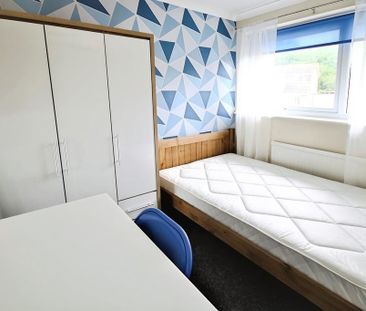 5 bedroom terraced house to rent - Photo 4