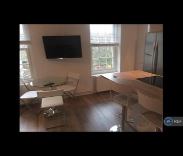 3 bedroom flat to rent - Photo 6