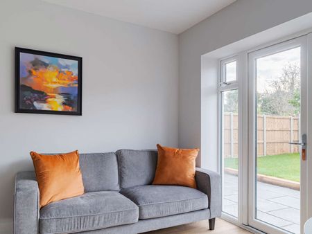 Impeccably built six-bedroom house share, designed for modern Cambridge living Room 1 - Photo 2