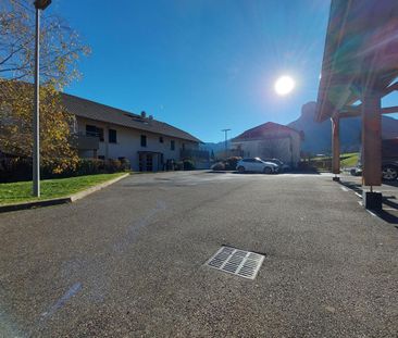 À louer : Superbe T4 avec garage et grand jardin au coeur de Lathuile - Photo 2