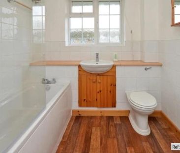 3 bed Flat in Swallow close Staines, Staines-upon-Thames, TW18 4RS - Photo 6