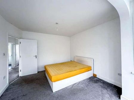 Westrow Drive, Barking, IG11 - Photo 4